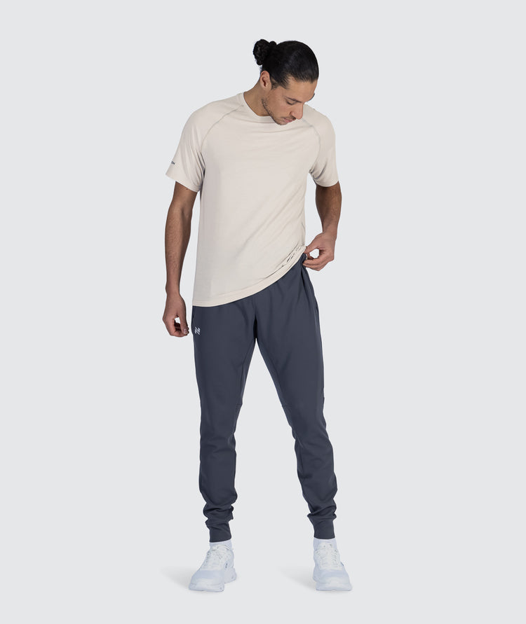 The Best Training joggers, Model 187 cm / size M#color_gravel-grey